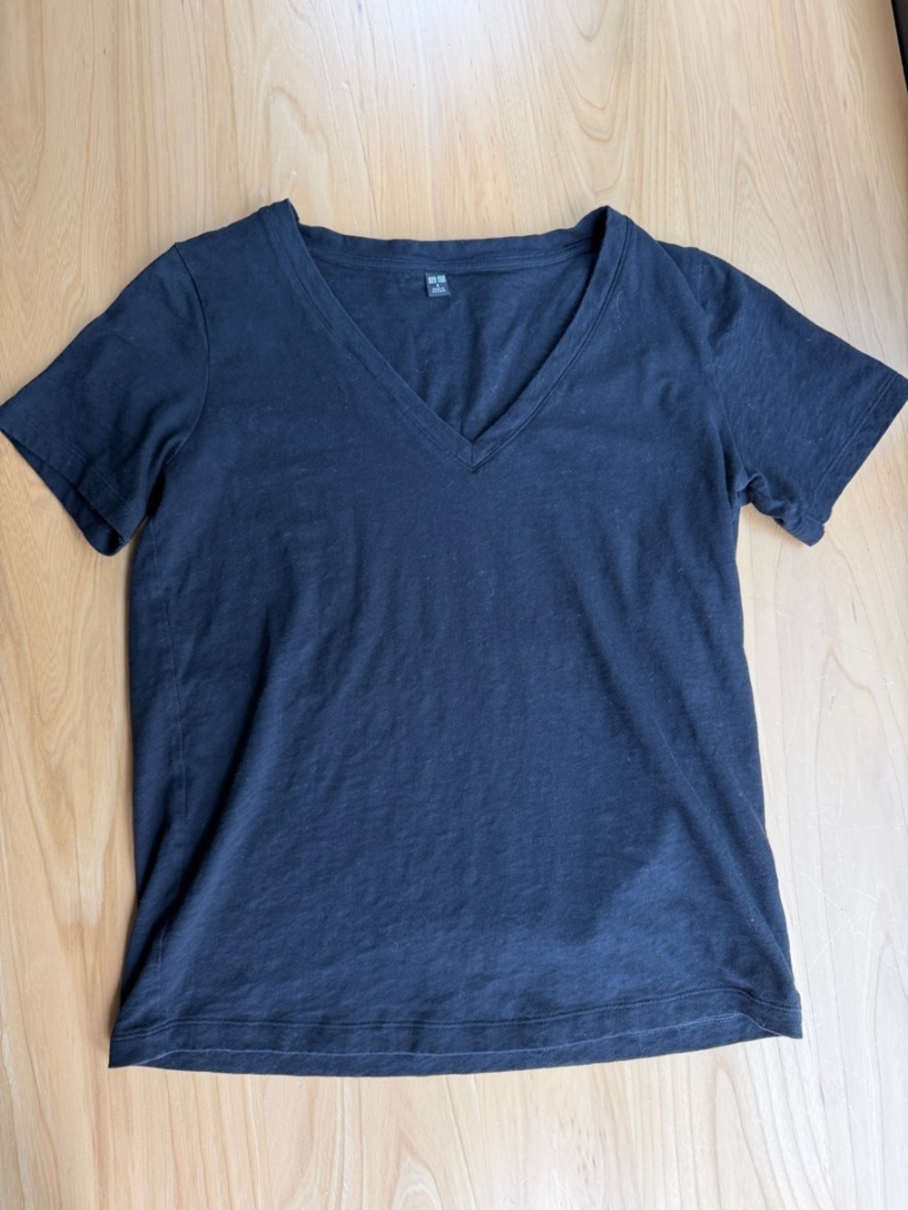 Uniqlo V-Neck Short Sleeve T-Shirt